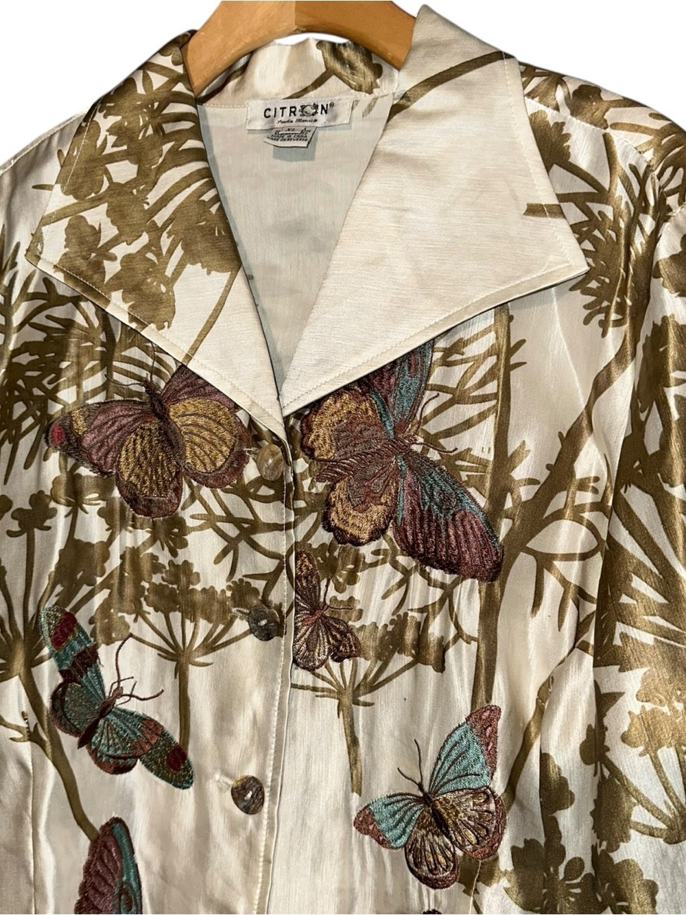 Citron Santa Monica XL Cream Linen Silk Butterfly Embroidered Button Up Blouse